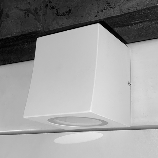 [034264 | B2282S-1WH B6] Aplique Pared 1L Gu10 Bid. Ext. Cuad. Blanco (90X70X70Mm) Ip54